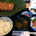 Juraku - 朴葉味噌カツ定食