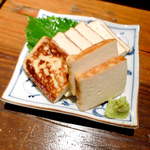 地酒喝采 かも蔵 - 【秋田】カステラ豆腐（￥551）秋田南部の郷土菓子。寿司屋さんの上品な玉子焼を思わせる、ほのかな甘み