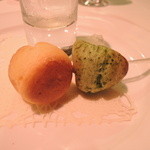 フランス料理グルメ - シュー　チーズとホウレン草（トマトは食べました。）