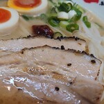 とんこつ愛があふれてる ラーメン とりこ - チャーシュー