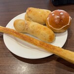 ベーカリーレストランサンマルク - 食べ放題のパン