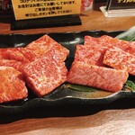 炭焼肉 石田屋。 - 左が上ロース、右が上ハラミ