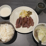 牛たん 若 - 牛タン4枚定食　1560円税込＋とろろ150円＋ご飯大盛100円