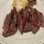 牛たん 若 - 牛タンはいい塩梅で歯応えがあってうましです。