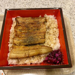 うなぎ ての字 - 料理写真:うなぎ弁当(梅)。2400円