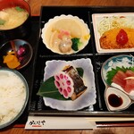 Kantekiya Kaname - お造りや煮物、揚げ立ての揚げ物に焼き物まで！豪華なおかずが詰まった季節の松花堂弁当1,100円