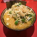 ラーメン 厚木家 - ニラもやし トッピング♪(o^-')b !