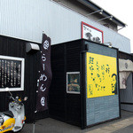 金の豚 - 「金の豚」さんの外観。ちょっと変わってます。入口が・・・。