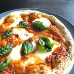 東京基地 - シーフードバジルピッツァ