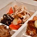 PARIYA - 【4 DELI BOX@1,480円】新玉ねぎと豚しゃぶのサラダ 山椒オイルあえ(+100円)