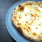 東京基地 - シーフードバジルピッツァ