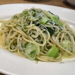 青いナポリ - シラスと青のり、チンゲン菜のアーリオオーリオ スパゲッティ 大盛り