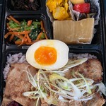 弁当カチャカチャ - 豚ロースの味噌漬け丼とおかず付７５０円