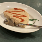 インド料理 ショナ・ルパ - デザートはイチゴアイスでした。
      果肉入りだけど甘〜い(笑)