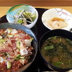 四季彩鮨 石花海 - バラちらし丼ランチ1575円