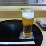 寿司 割烹 開 - 車は友人の自宅に置いてあったんで今回は代行頼んで昼間からビールで乾杯です。
             