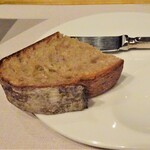 アルカナイズ - 夕食：パン（全粒粉のカンパーニュ）