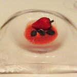 アルカナイズ - 夕食：紅ほっぺ苺 ココナツ 赤ワイン