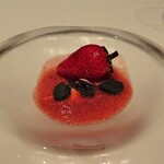 アルカナイズ - 夕食：紅ほっぺ苺 ココナツ 赤ワイン