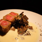 Cucina veritas - 料理写真:黒牛　コトレッタ　インサラータ黒トリュフ