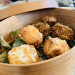 レヴォ - 【プロローグ】
      ★ 酒粕を練り込んだチーズ
      ★ ゲンゲの山椒揚げ