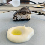 レヴォ - 【真鱈】
      ★ 黒作り（イカ墨入り塩辛）塗り真鱈のソテー、カリフラワーのピューレ