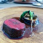 レヴォ - 【日本鹿】
      ★ 60日熟成鹿ロース、ホウレンソウ、クワイ、寒干し大根、ジビエソース