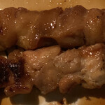やきとり竜鳳 - 上　鶏串　下鶏もも肉(タレ)