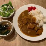 Meat＆Wine 肉酒場サルーテ - 定番のチキンカレー