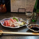 Sushi Oomura - お造り盛り合わせ ＆ 冷酒（樽酒）