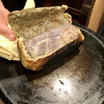 北島亭 - 仔羊背肉の岩塩包み焼き