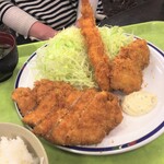 とんかつ大将 - 日替わり定食（とんかつ+白身フライ+えびフライ）