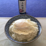 瓢亭 - poached egg をご飯に載せ