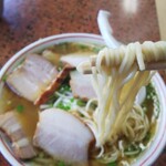 大吉食堂 - 期待を裏切る細麺笑笑