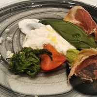 La Brianza - ブラータチーズのカプレーゼ 