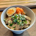Futatsubo Shokudou - 「 鰤と塩麹の麻婆豆腐 」
                鰤と塩麹の旨味に大きめにカットした豆腐。優しい麻婆餡にミントの葉もかかって爽やかな優しいお味。おいしい！！