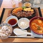 Yayoi Ken - 和風おろしカットステーキ　もち麦ごはん、チゲスープに変更
