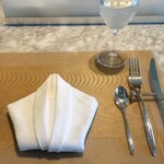 La Brianza - ディナーのナプキンたたみテーブル席のカトラリーありがとうございます。いつもカウンター席ランチの私に嬉しいサプライズ☆