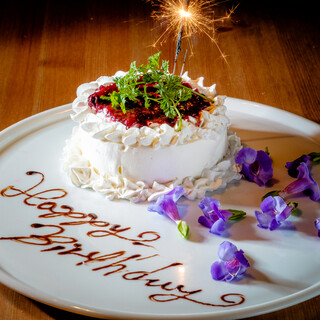 誕生日や記念日にホールorハーフケーキのご用意が可能です♪