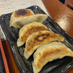 Nijuuyojikan Gyouzasakaba - 大きめ、餡は細かい、酢醤油とラー油あり。