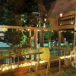 イズム - 夜のテラス