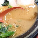 豚骨醤油ラーメン 王道家 - 