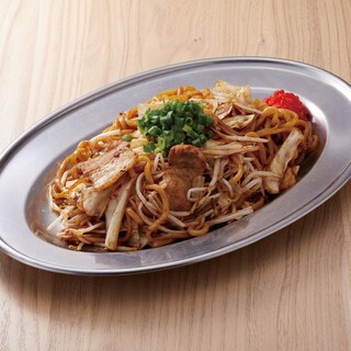 老若男女に人気の定番料理「名物豚焼そば」