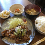 家庭料理居酒屋 よってって - ♪豚肉の味噌風味定食 ¥500