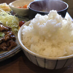 家庭料理居酒屋 よってって - ♪おかわりを遠慮すると次回から大盛りになるシステム…