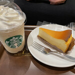 スターバックスコーヒー - ほうじ茶のフラペチーノとニューヨークチーズケーキ
            デカフェのホットはまだきてなかった。