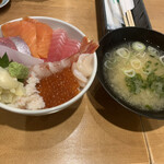 Tsukiji Harenohi - 海鮮丼とあおさ汁