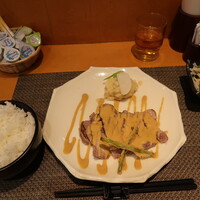 旬菜ステーキ処 らいむらいと - 豚ロース肉のステーキ　マスタード風味　1,380円（税込）