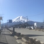白須うどん - お店から見た富士山