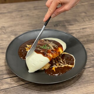 The white Omelette Rice made with a special sauce on a white canvas is a must-try!